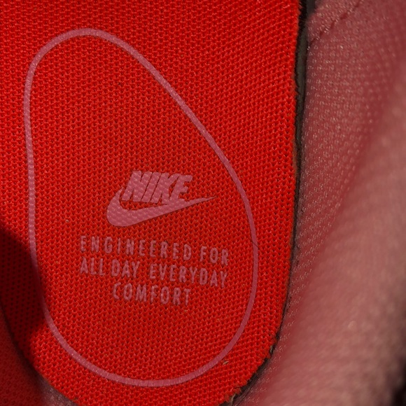 Nike athletic shoes - Picture 7 of 8